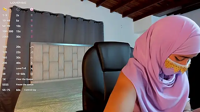 Snapshot of kalila_latif chatting on 4, 10, 2025 kalila latif online show from 4, 10, 2025