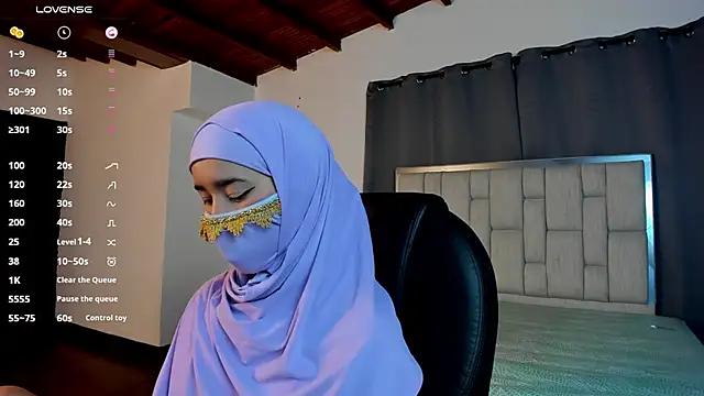 Snapshot of kalila_latif chatting on 8, 10, 2025 kalila latif online show from 8, 10, 2025