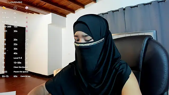 Snapshot of kalila_latif chatting on 10, 10, 2025 kalila latif online show from 10, 10, 2025