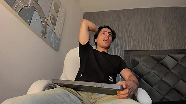 dylan cross  online show from 26, 9, 2025