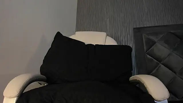 dylan cross  online show from 20, 10, 2025