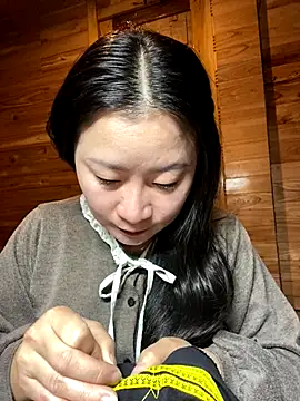 Snapshot of violet-00 chatting on 17, 12, 2025 violet-00 online show from 17, 12, 2025