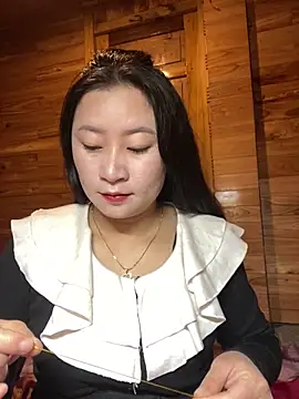 Snapshot of violet-00 chatting on 23, 12, 2025 violet-00 online show from 23, 12, 2025