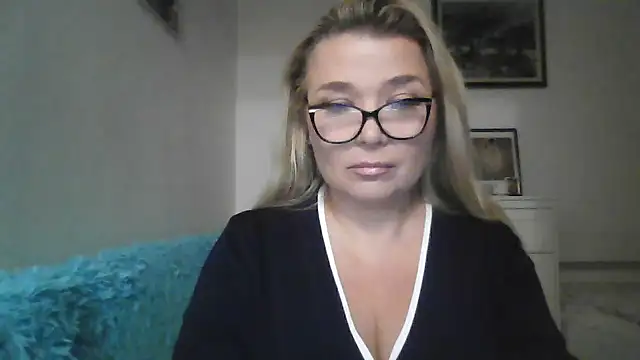 Myrienna online show from 2, 10, 2025