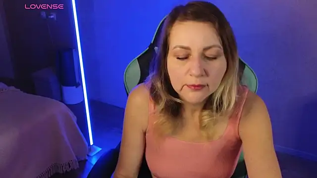 Snapshot of silvaraNoir chatting on 26, 10, 2025 silvaraNoir online show from 26, 10, 2025