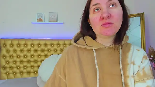 TrishaDarks online show from 5, 4, 2026