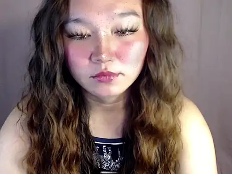 Eyes-on-me online show from 3, 11, 2025