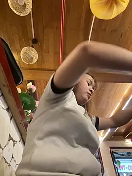 Snapshot of EllieYun chatting on 7, 10, 2025 EllieYun online show from 7, 10, 2025