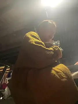 Snapshot of EllieYun chatting on 8, 11, 2025 EllieYun online show from 8, 11, 2025