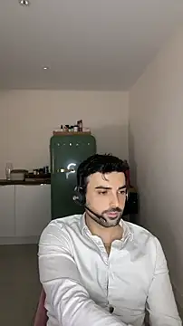 Snapshot of eauminerale chatting on 12, 6, 2026 eauminerale online show from 12, 6, 2026