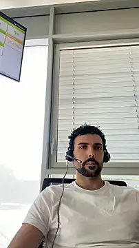 Snapshot of eauminerale chatting on 10, 7, 2026 eauminerale online show from 10, 7, 2026