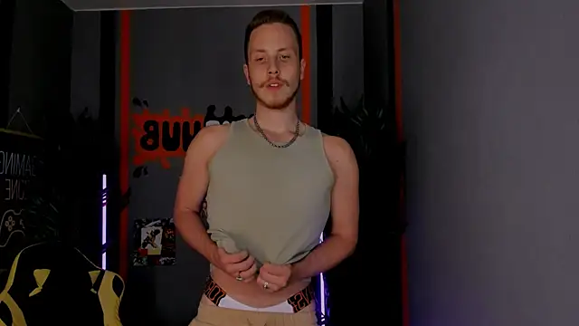 Snapshot of LeoMooree chatting on 27, 9, 2025 LeoMooree online show from 27, 9, 2025