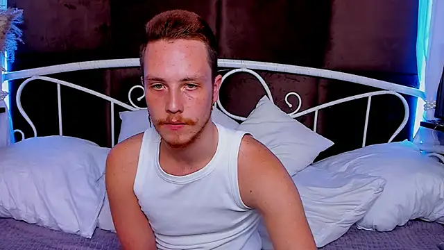 Snapshot of LeoMooree chatting on 29, 9, 2025 LeoMooree online show from 29, 9, 2025