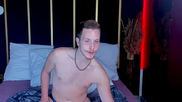 Snapshot of LeoMooree chatting on 2, 10, 2025 LeoMooree online show from 2, 10, 2025