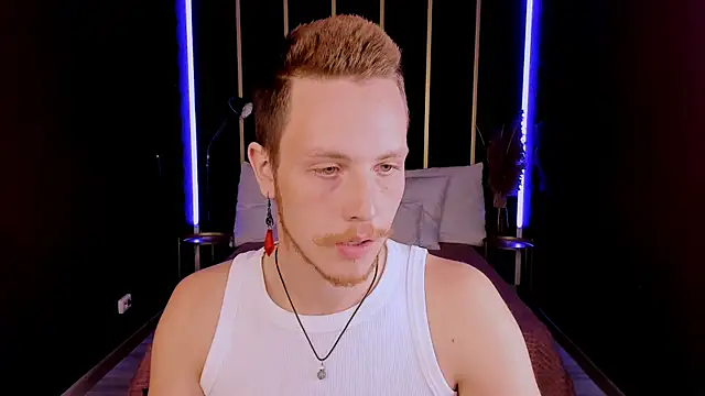 Snapshot of LeoMooree chatting on 4, 10, 2025 LeoMooree online show from 4, 10, 2025