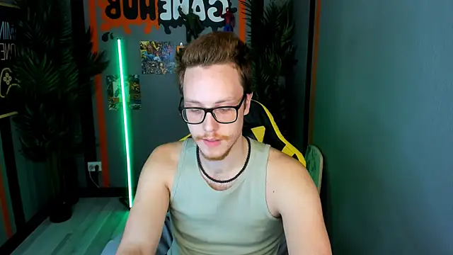 Snapshot of LeoMooree chatting on 14, 11, 2025 LeoMooree online show from 14, 11, 2025