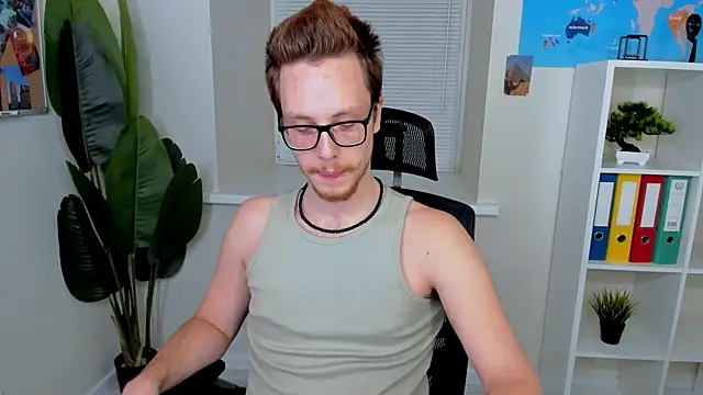 Snapshot of LeoMooree chatting on 15, 11, 2025 LeoMooree online show from 15, 11, 2025