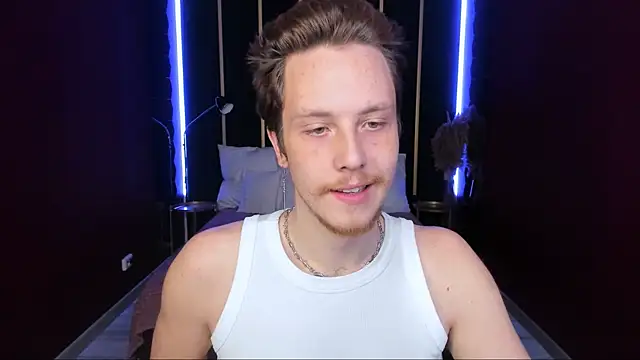 Snapshot of LeoMooree chatting on 28, 11, 2025 LeoMooree online show from 28, 11, 2025