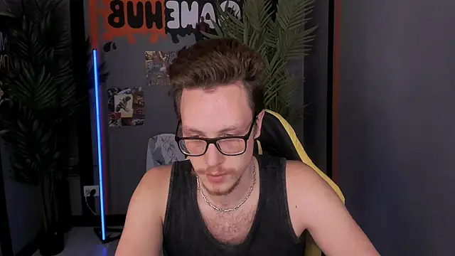 Snapshot of LeoMooree chatting on 30, 11, 2025 LeoMooree online show from 30, 11, 2025