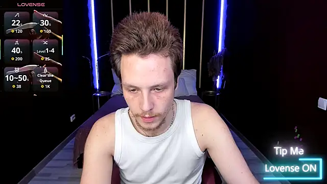 Snapshot of LeoMooree chatting on 4, 12, 2025 LeoMooree online show from 4, 12, 2025