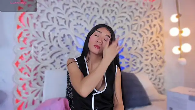 Mariana Kalo online show from 28, 11, 2025