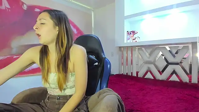 lala clark online show from 2, 10, 2025