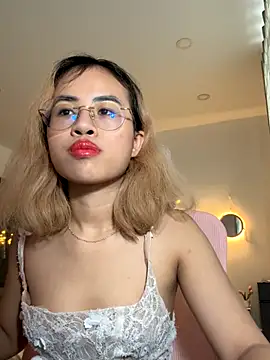 Snapshot of EllieYoon chatting on 27, 11, 2025 EllieYoon online show from 27, 11, 2025