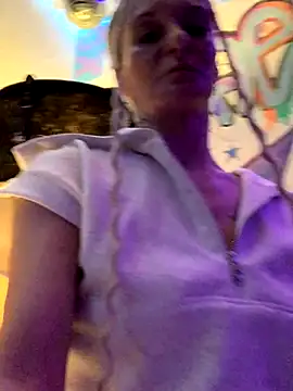 blondebarbiebae online show from 7, 10, 2025