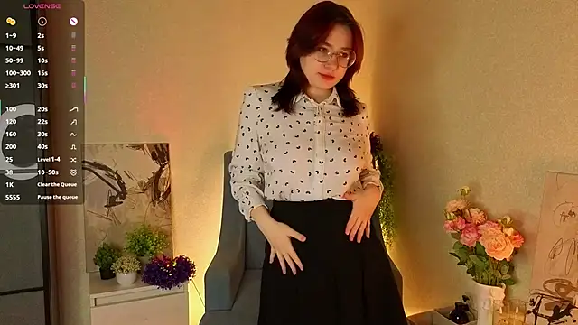 Snapshot of NyamNyamNyammm chatting on 13, 10, 2025 NyamNyamNyammm online show from 13, 10, 2025