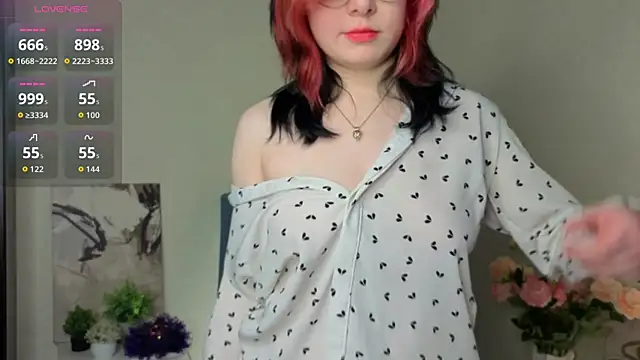 Snapshot of NyamNyamNyammm chatting on 4, 11, 2025 NyamNyamNyammm online show from 4, 11, 2025