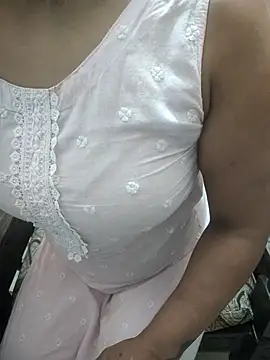 Fashion Queen online show from 23, 9, 2025