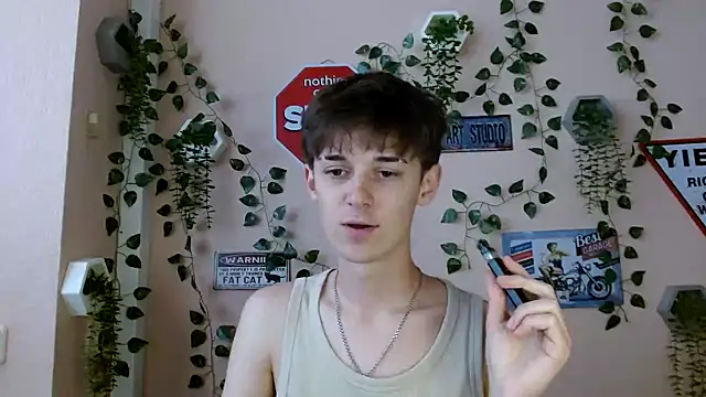 Hoot Dude  online show from 5, 10, 2025