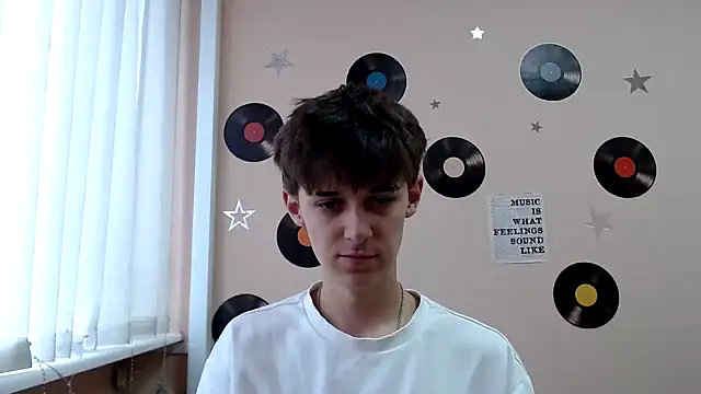 Hoot Dude  online show from 7, 10, 2025