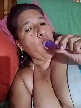 Snapshot of diablilla02 chatting on 10, 10, 2025 diablilla02 online show from 10, 10, 2025