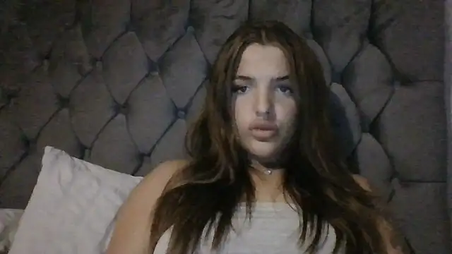 Snapshot of YourBabyx69x chatting on 11, 10, 2025 YourBabyx69x online show from 11, 10, 2025