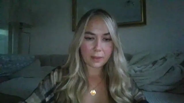 Snapshot of BarbieDolly_x chatting on 23, 9, 2025 BarbieDolly x online show from 23, 9, 2025