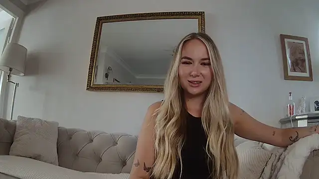 Snapshot of BarbieDolly_x chatting on 30, 9, 2025 BarbieDolly x online show from 30, 9, 2025