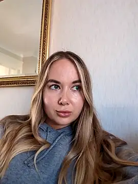 Snapshot of BarbieDolly_x chatting on 9, 10, 2025 BarbieDolly x online show from 9, 10, 2025