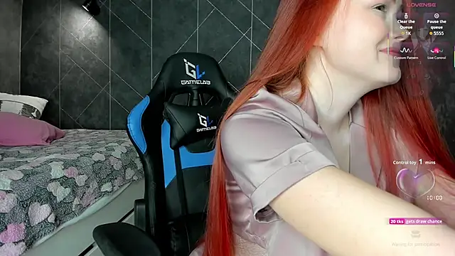 Snapshot of Red_FoxGirl chatting on 24, 10, 2025 Red FoxGirl online show from 24, 10, 2025