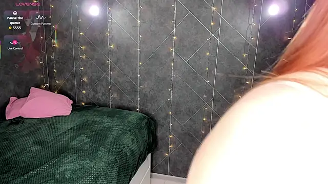 Snapshot of Red_FoxGirl chatting on 22, 12, 2025 Red FoxGirl online show from 22, 12, 2025