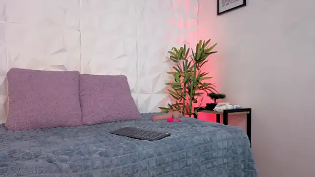 Snapshot of AuroraLanee chatting on 29, 10, 2025 AuroraLanee online show from 29, 10, 2025