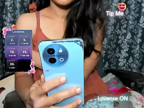 Queen-Bee143 online show from 27, 2, 2026