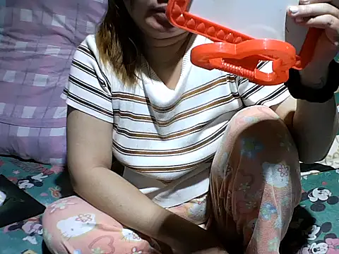 Snapshot of Ella_marie14 chatting on 23, 10, 2025 Ella marie14 online show from 23, 10, 2025