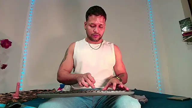 Snapshot of LucasGaeel chatting on 4, 3, 2026 LucasGaeel online show from 4, 3, 2026