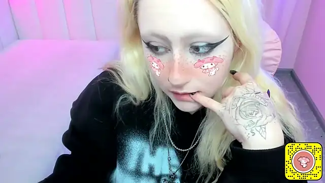 JuliaSharkk online show from 9, 11, 2025