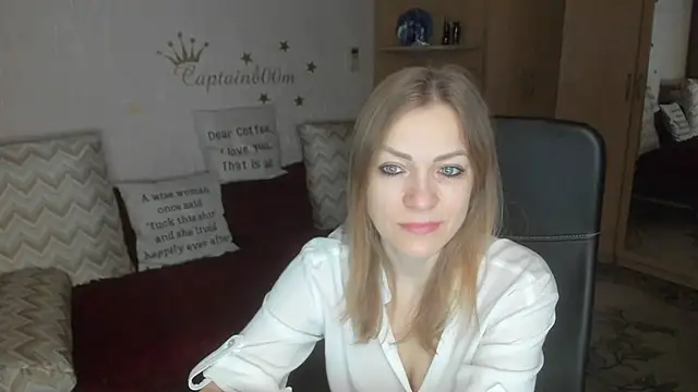 Tiffany Bates online show from 15, 12, 2025