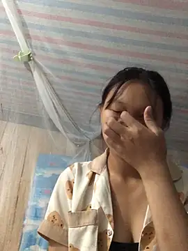 Snapshot of khatvong chatting on 4, 10, 2025 khatvong online show from 4, 10, 2025