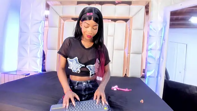 Snapshot of Sarah_Adamss chatting on 3, 5, 2026 Sarah Adamss online show from 3, 5, 2026