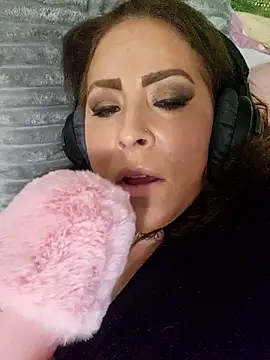 Snapshot of Queenbz1979 chatting on 26, 9, 2025 Queenbz1979 online show from 26, 9, 2025