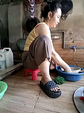 Snapshot of Lazzikaka chatting on 2, 10, 2025 Lazzikaka online show from 2, 10, 2025